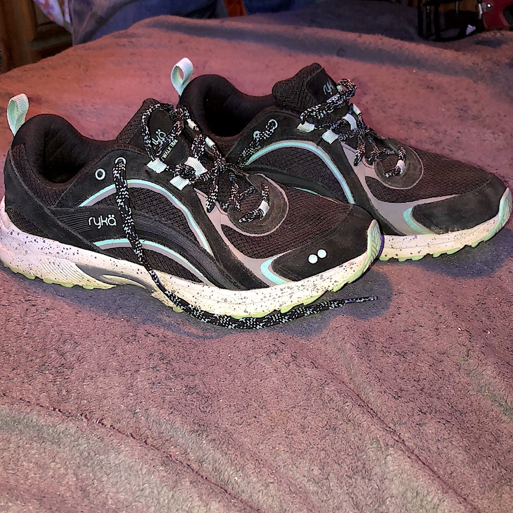 *LIKE NEW* Ryka Skywalk Trail Black n Teal Sneakers Size 8.5